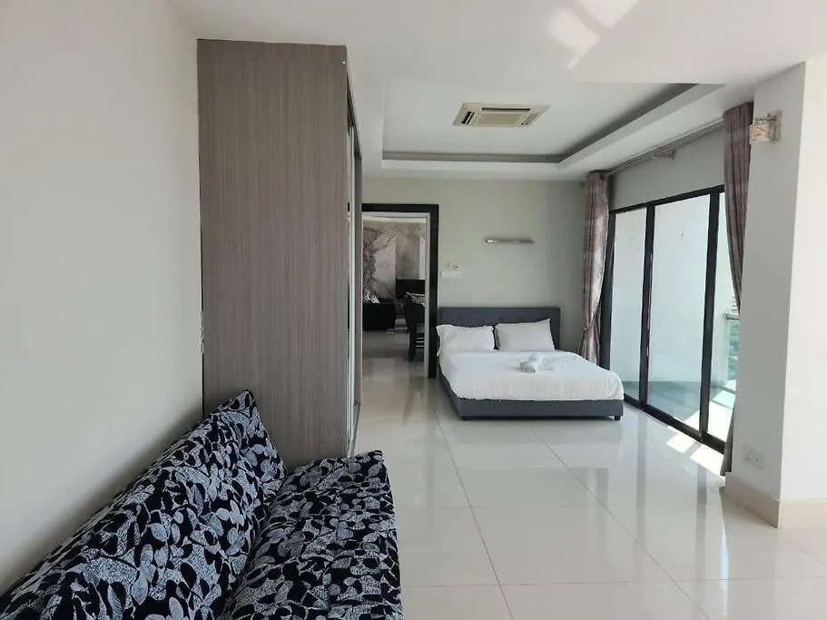 Ipoh Kinta River Front Luxury Pent House 4Br 18Pax 아파트